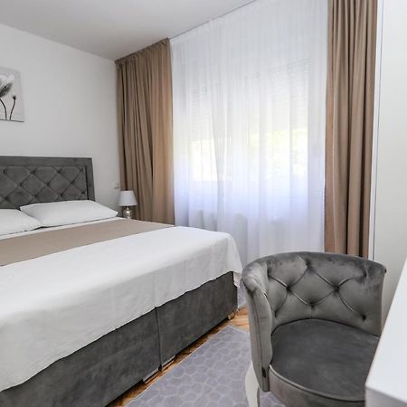 Apartmani Guto Podstrana Buitenkant foto