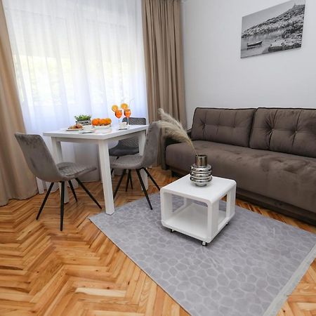 Apartmani Guto Podstrana Buitenkant foto