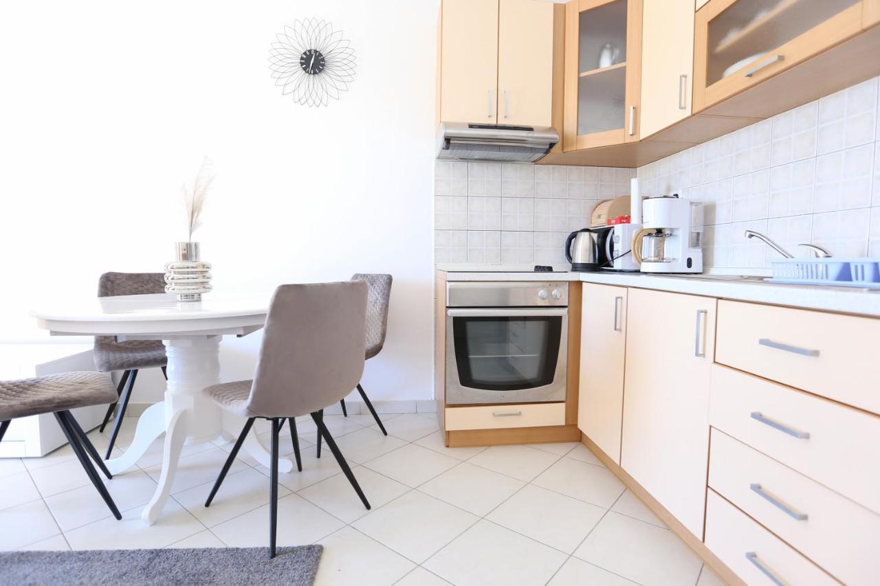 Apartmani Guto Podstrana Buitenkant foto