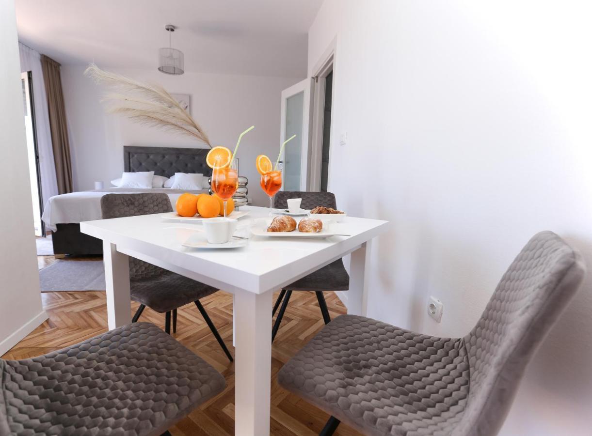 Apartmani Guto Podstrana Buitenkant foto