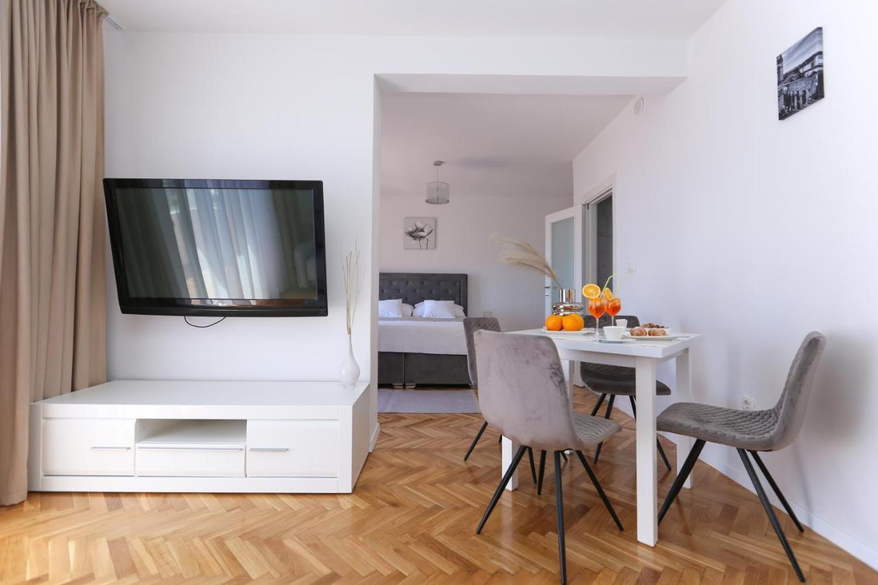 Apartmani Guto Podstrana Buitenkant foto