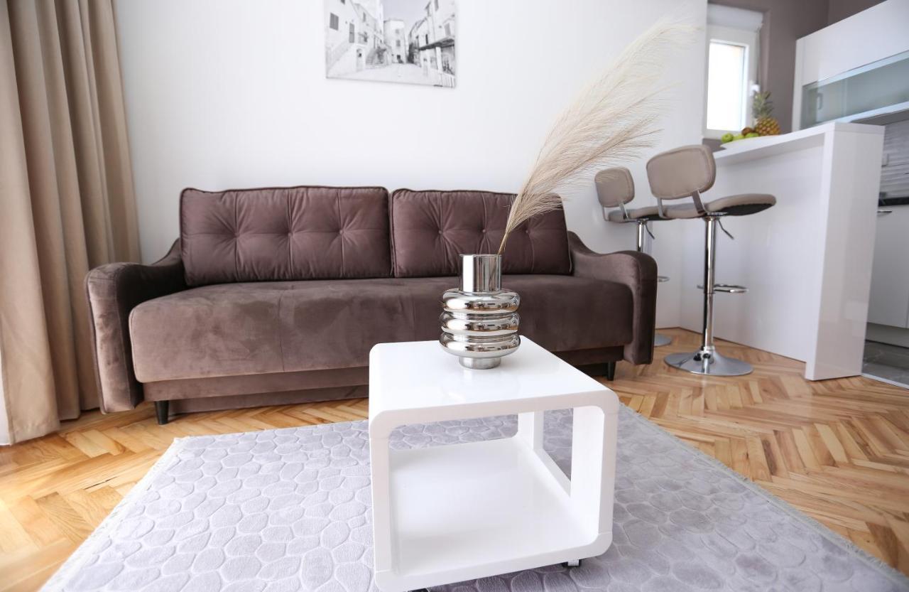 Apartmani Guto Podstrana Buitenkant foto