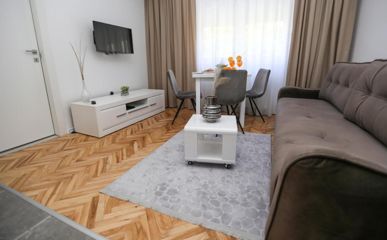 Apartmani Guto Podstrana Buitenkant foto