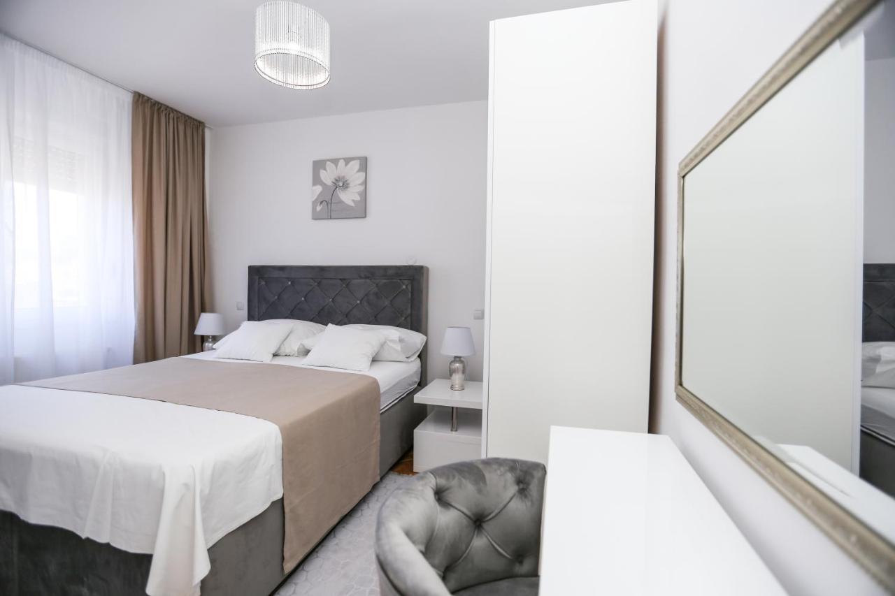 Apartmani Guto Podstrana Buitenkant foto