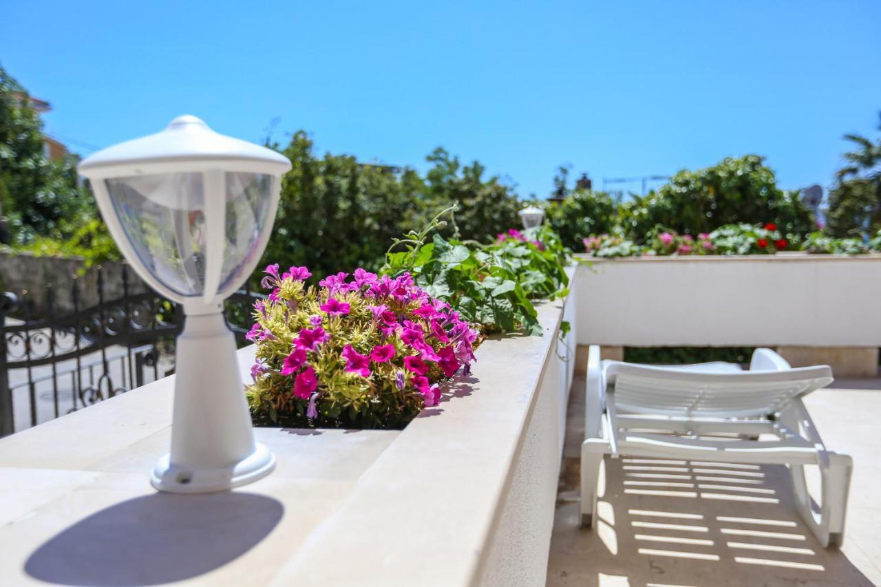 Apartmani Guto Podstrana Buitenkant foto