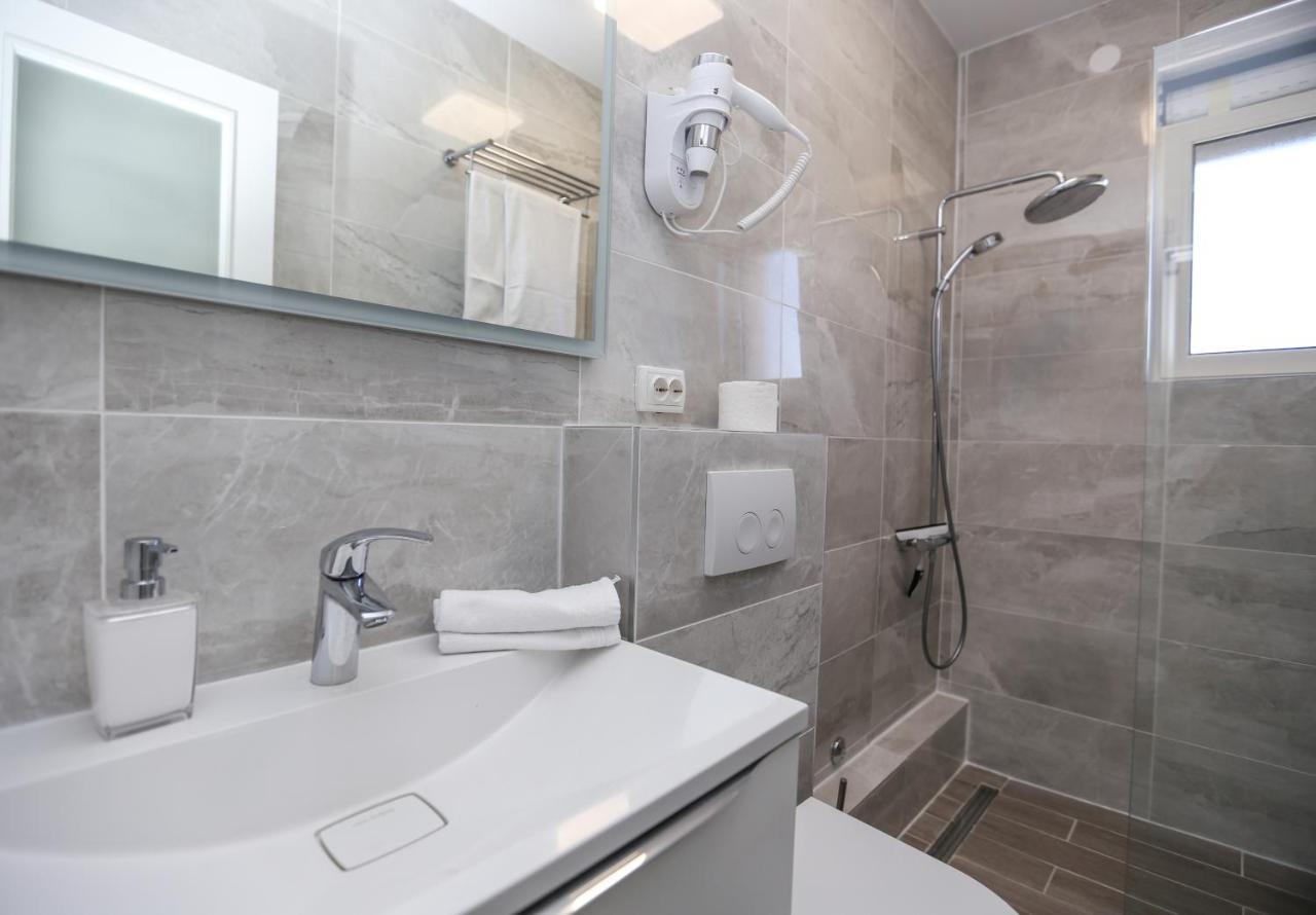 Apartmani Guto Podstrana Buitenkant foto