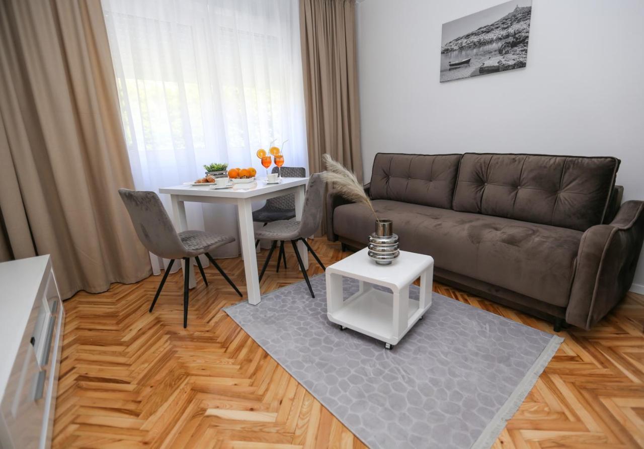 Apartmani Guto Podstrana Buitenkant foto
