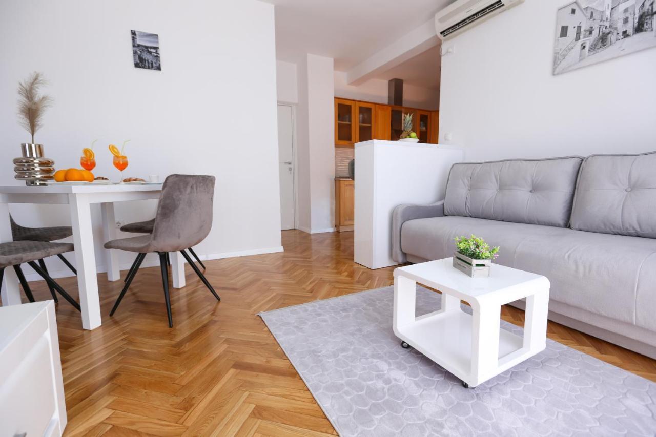 Apartmani Guto Podstrana Buitenkant foto