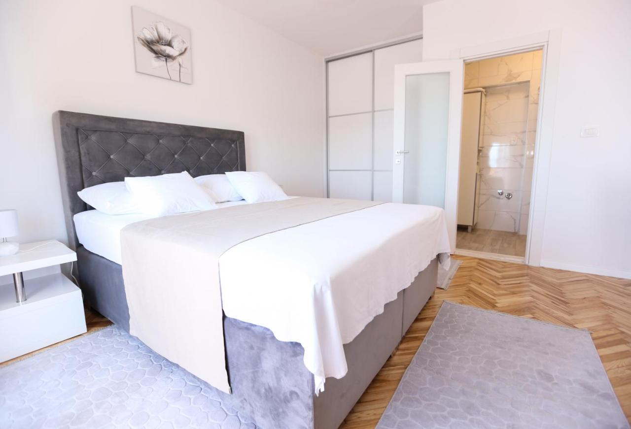 Apartmani Guto Podstrana Buitenkant foto